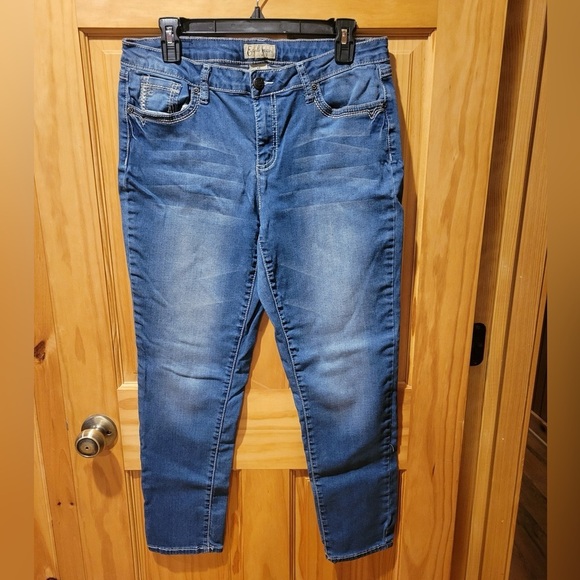 Earl Jeans Denim - Earl women’s ankle style stretch jeans size 12 used in good condition